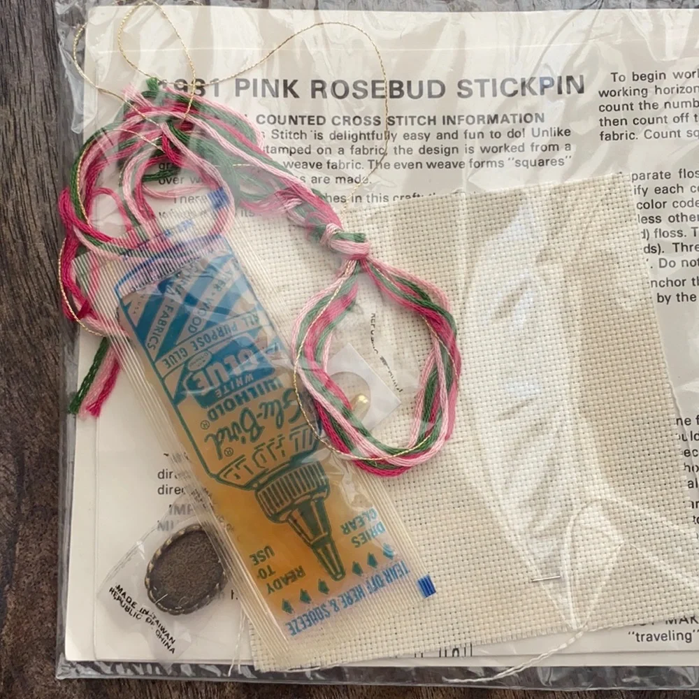 Vintage 80s stick pin brooch Cross-stitch Kit Creative Circle 1931 pink rose bud